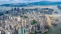 Ryan Choi of Ambiente Properties speaks with Ponto Final